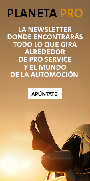 Logo de Planeta PRO, mensaje principal y CTA "Apúntate" con silueta de pies colgando de la ventana del vehículo al atardecer de fondo